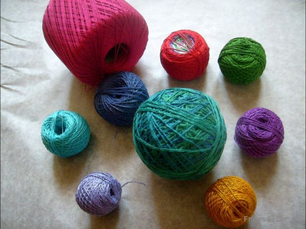 Вяжем пёструю шкатулку-сумочку