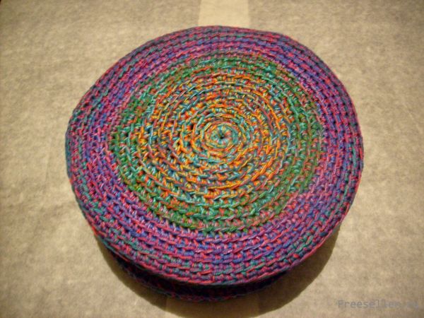 Вяжем пёструю шкатулку-сумочку