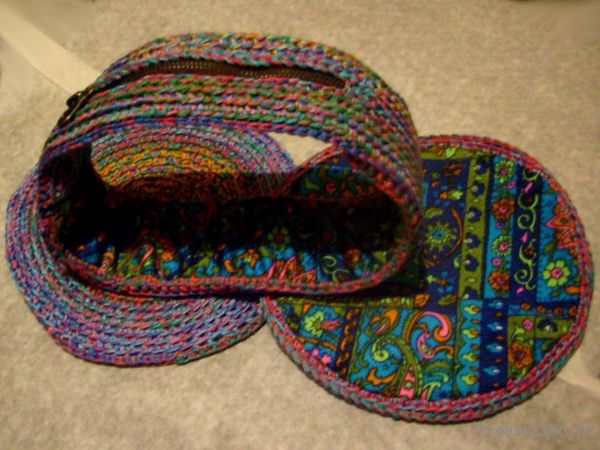 Вяжем пёструю шкатулку-сумочку