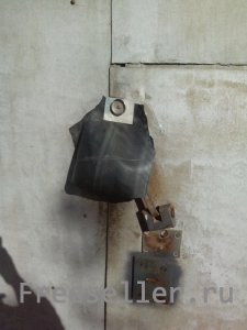 Как защитить гаражные висячие замки от дождя