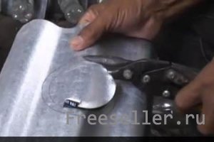 Светильник из пластиковой бутылки работающий на солнечном свете