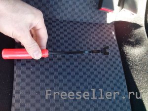 Как снять дверную обшивку в автомобиле без слома клипс