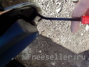 Как снять дверную обшивку в автомобиле без слома клипс