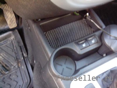 Автомобильный противоскользящий коврик в нужном месте