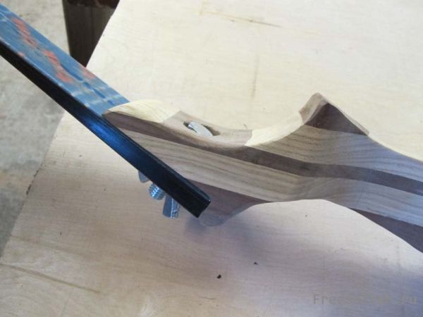 Лук из лыж своими руками - Крепеж рукоятки и лыж