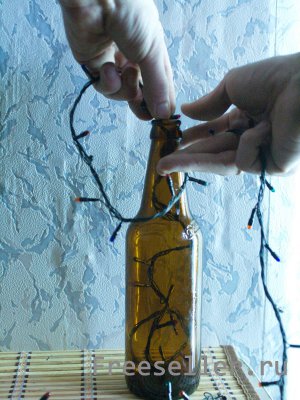 Делаем светящуюся новогоднюю бутылку.