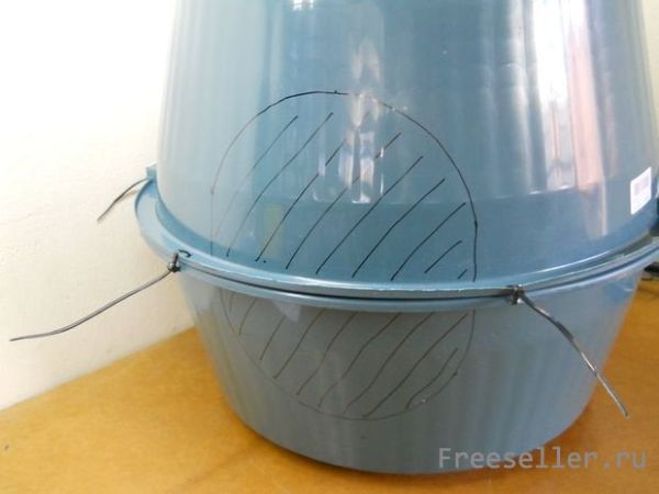 как изготовить домик для кота из тазика?