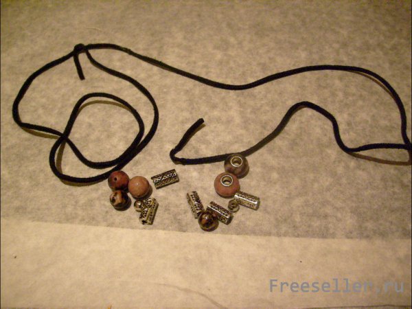 Процесс изготовления самодельного колье на шнуре