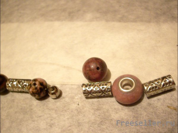 Процесс изготовления самодельного колье на шнуре