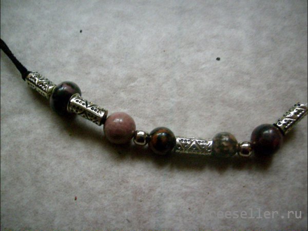 Процесс изготовления самодельного колье на шнуре