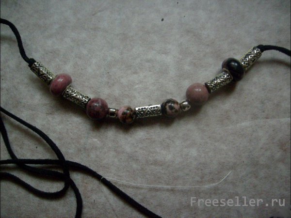 Процесс изготовления самодельного колье на шнуре