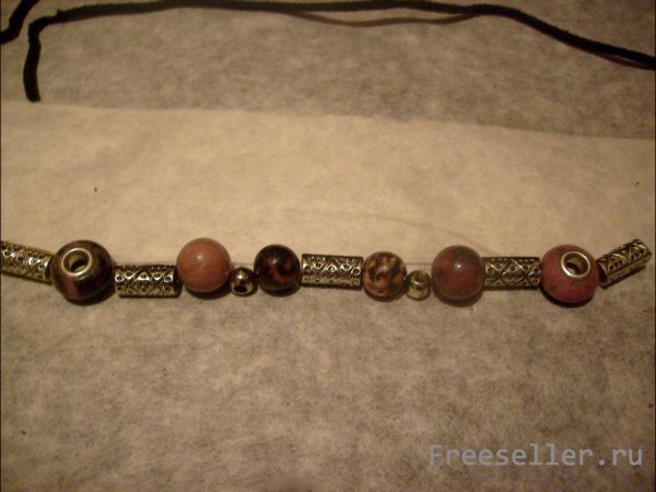 Процесс изготовления самодельного колье на шнуре