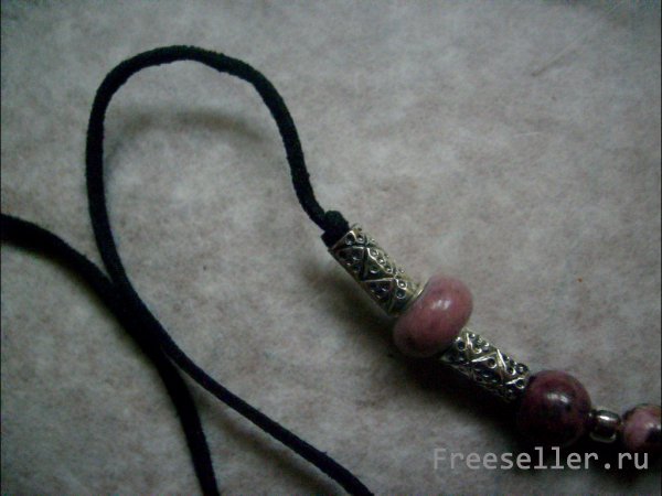Процесс изготовления самодельного колье на шнуре