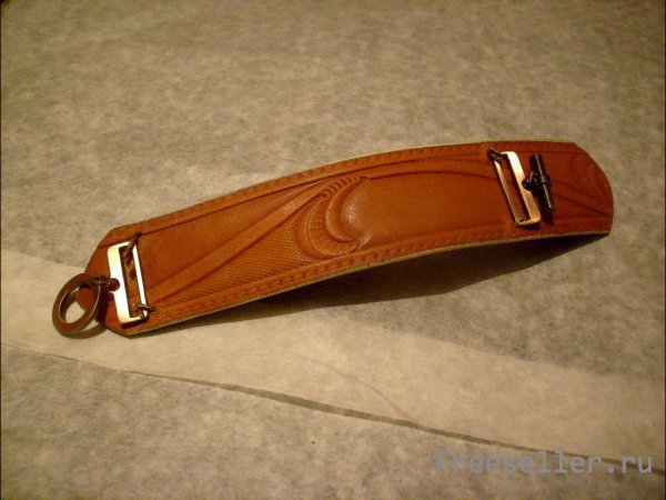 Мастерим оригинальную заколку для волос из кожаного ремня