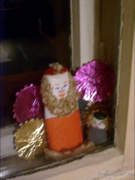 Новогоднее окошко из всякой всячины