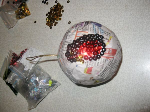 Этапы изготовления елочной игрушка из папье-маше