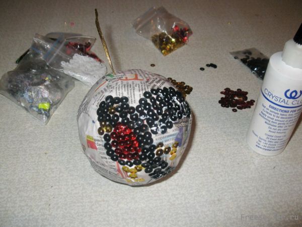 Этапы изготовления елочной игрушка из папье-маше