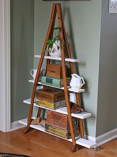 Книжная полка из костылей