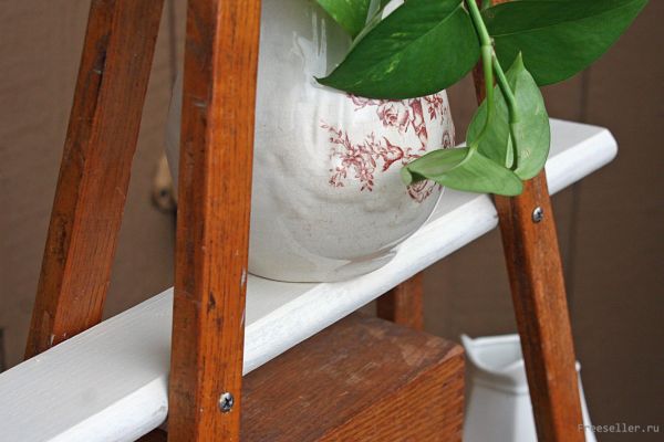 Изготовление книжной полки из костылей