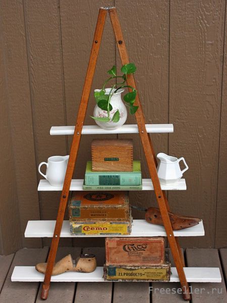 Книжная полка из костылей