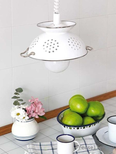 Светильник из дуршлага