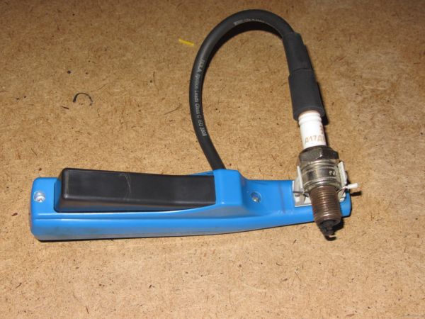 Приспособление для проверки свечей зажигания из зажигалки