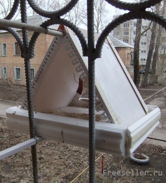 Птичья столовая из подручных материалов