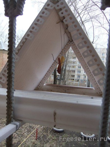 Птичья столовая из подручных материалов