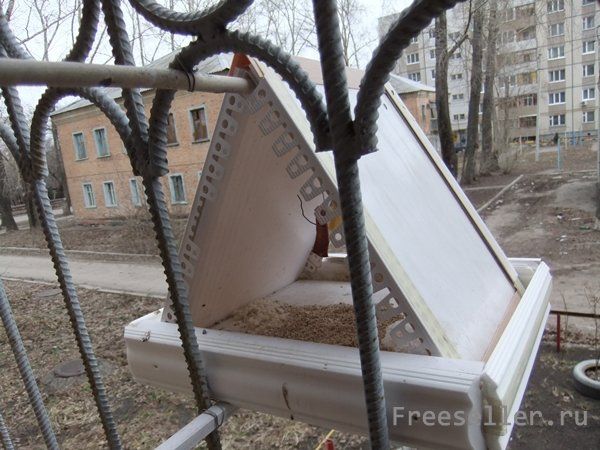 Птичья столовая из подручных материалов