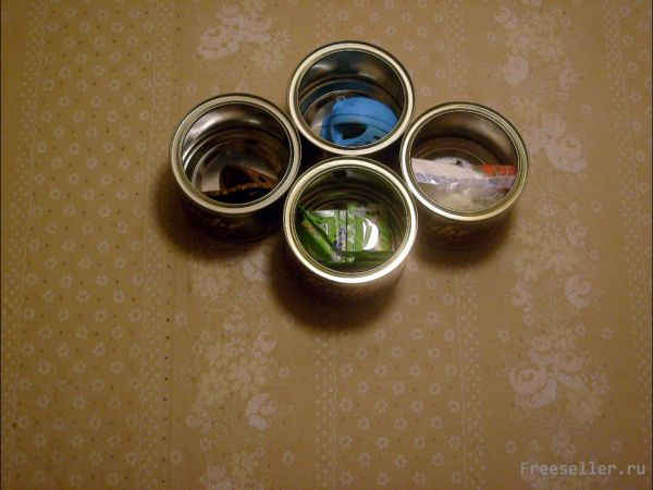 Самодельная полочка из жестяных банок