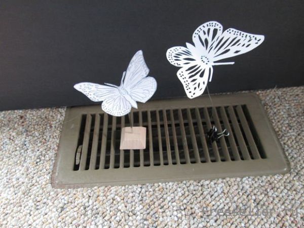 летающие бабочки из бумаги