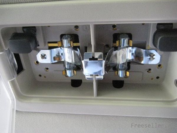 Как заменить лампочку в светильнике салона Шевроле Тахо