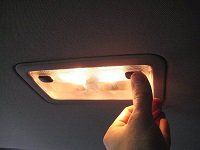 Как заменить лампочку в светильнике салона Шевроле Тахо