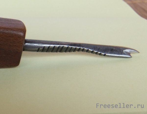 Поролка для швов и сапожное шило удобное для работы