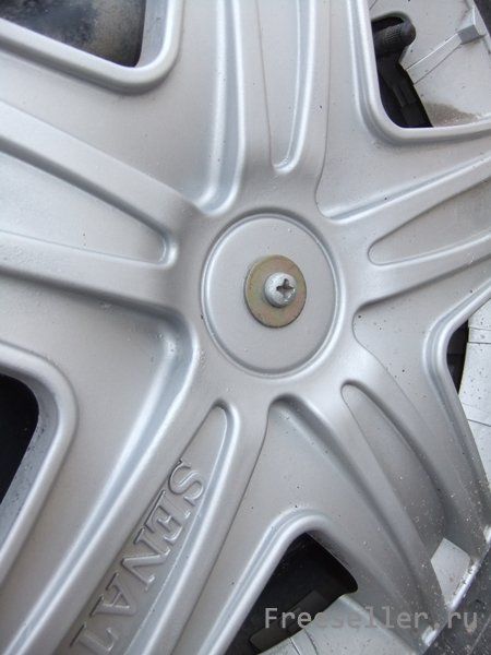 Простейшая автодоработка, позволяющая не терять колпаки колес