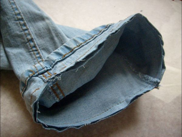 Как укоротить джинсы своими руками?