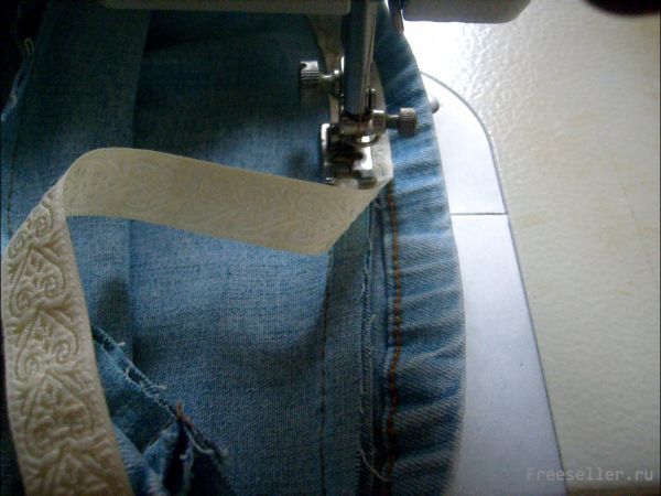 Как укоротить джинсы своими руками?