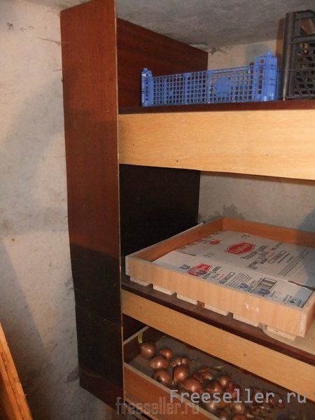 Оборудование погреба материалами от старой мебели