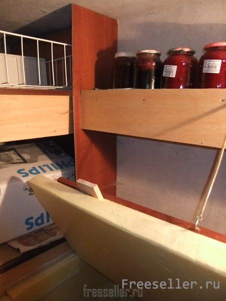 Оборудование погреба материалами от старой мебели