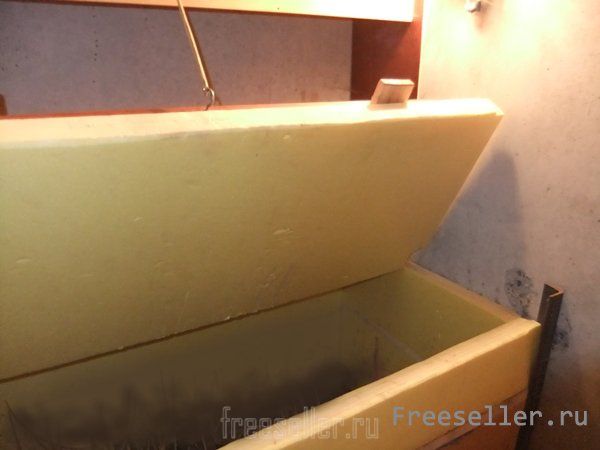 Оборудование погреба материалами от старой мебели
