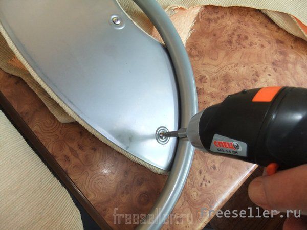 Как самостоятельно сделать перетяжку мягких стульев с заменой декоративной ткани.