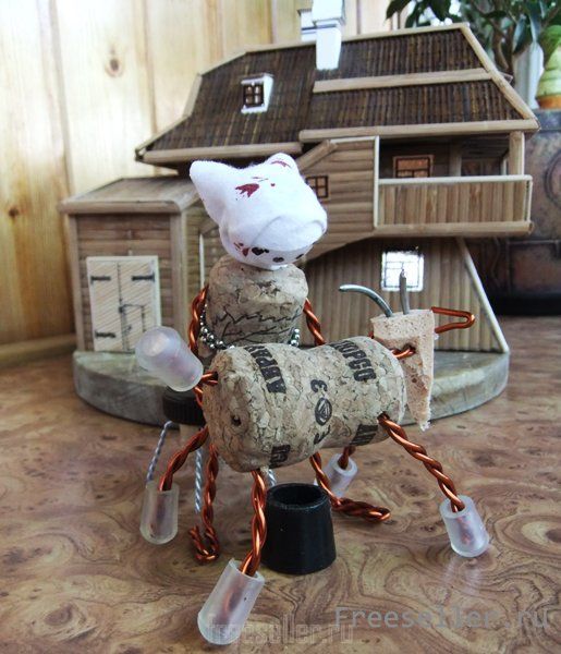 Композиция из пробок и проволоки