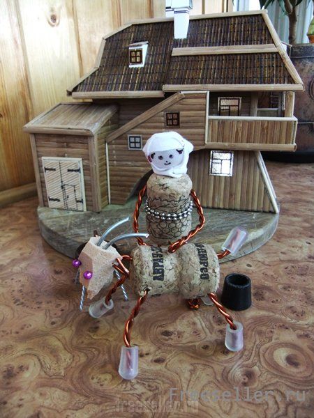 Композиция из пробок и проволоки