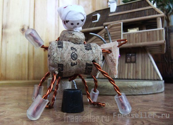 Композиция из пробок и проволоки