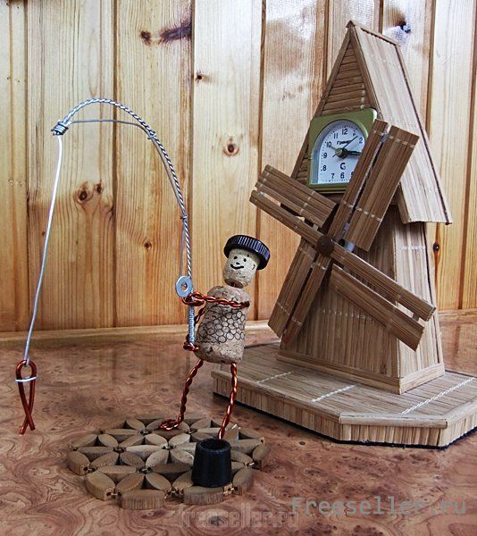 Композиция из пробок на тему: Рыбак