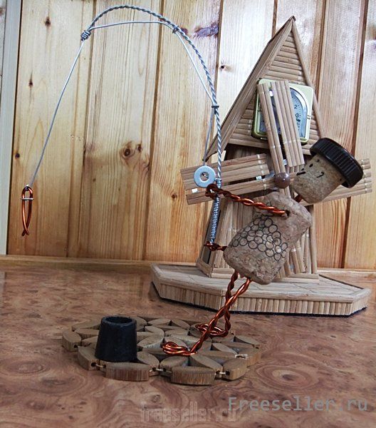 Композиция из пробок на тему: Рыбак