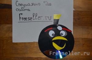 Настенное украшение Angry Birds из диска и картона