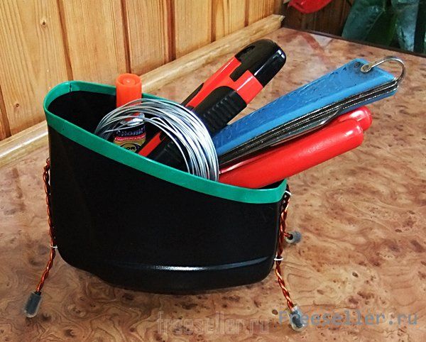 Органайзер из пластиковой канистры от моющего средства.