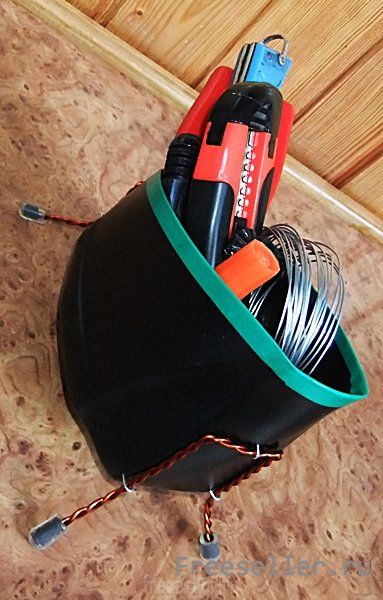 Органайзер из пластиковой канистры от моющего средства.