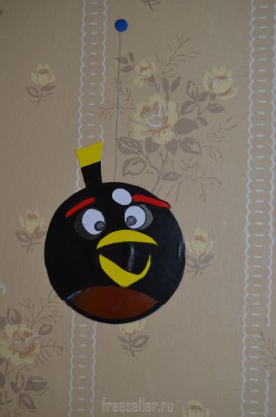 Настенное украшение Angry Birds из диска и картона